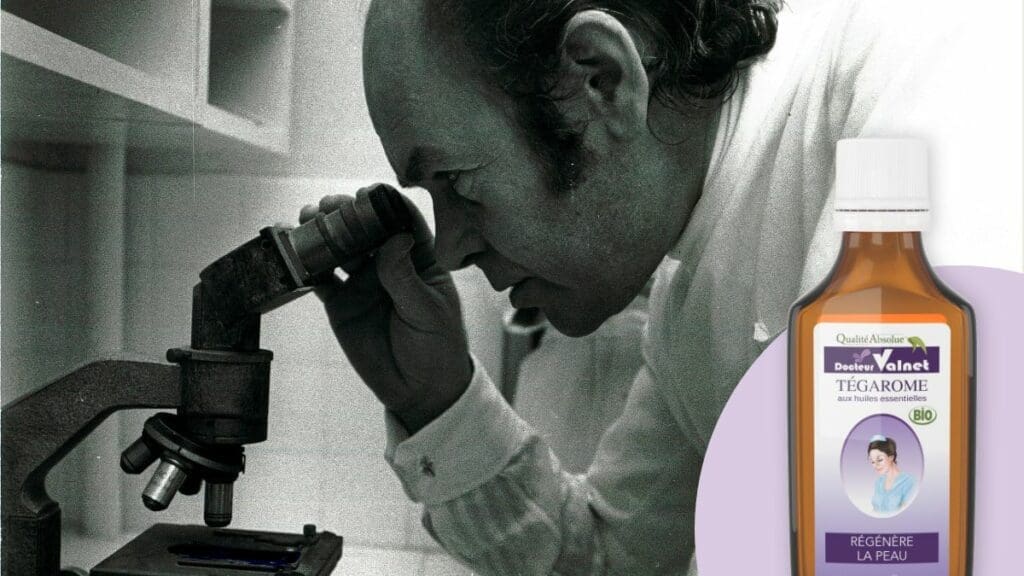 Tégarome et Docteur Valnet avec un microscope